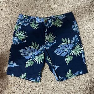 American Eagle floral cargo shorts